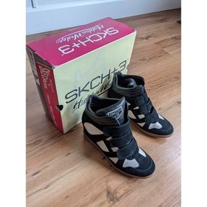 Skechers shoes (size 8.5)
